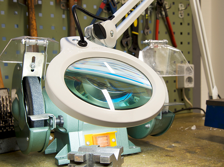 LFM_LED_G2_Industry LFM LED bench magnifier metal inspection